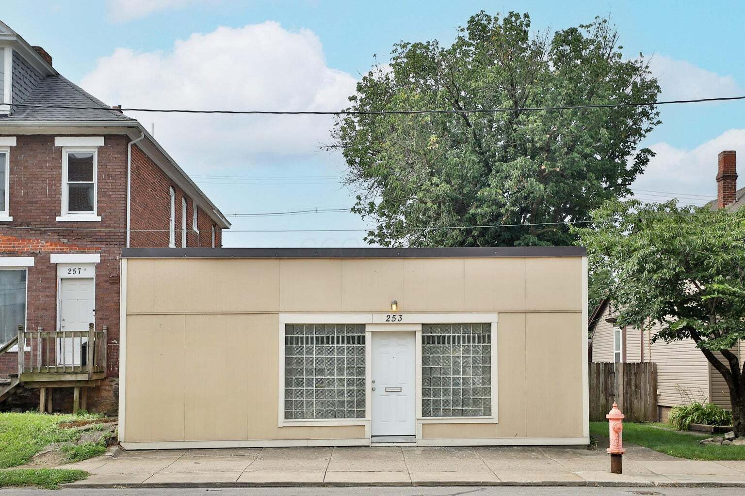 253 Chittenden Ave, Columbus, OH for sale Primary Photo- Image 1 of 21