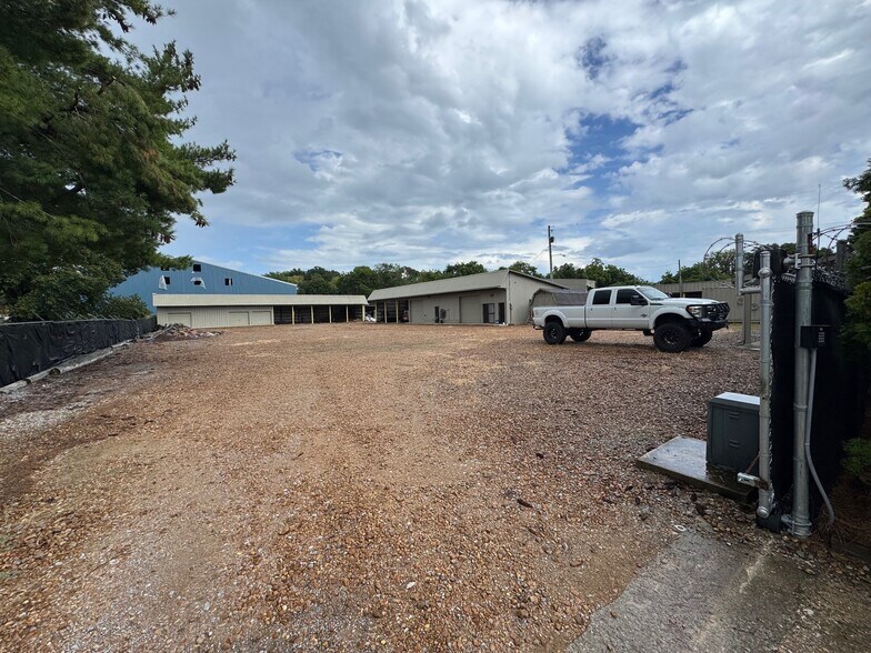 2318 Antioch Pike, Antioch, TN à louer - Photo du bâtiment - Image 3 de 8