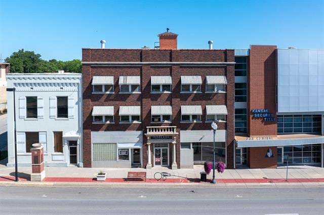 226 W Central Ave, El Dorado, KS for sale - Building Photo - Image 1 of 29