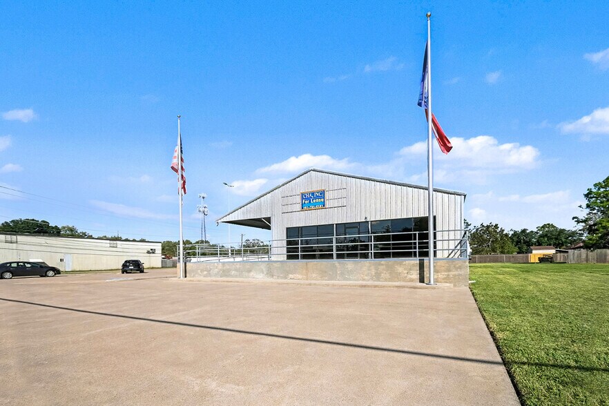 110 N Walker St, Angleton, TX à louer - Photo du bâtiment - Image 3 de 43