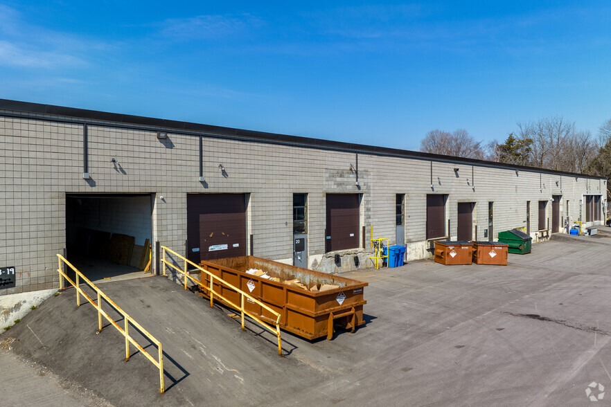 510 Coronation Dr, Toronto, ON for lease - Building Photo - Image 3 of 5