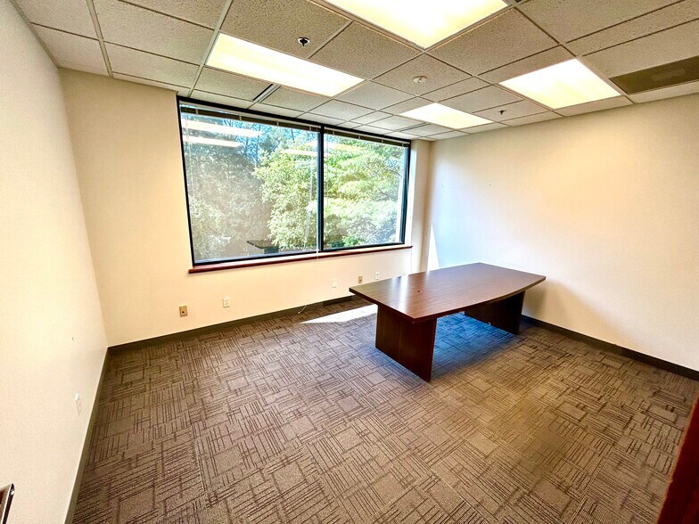 2909 Landmark Pl, Madison, WI for lease - Interior Photo - Image 2 of 4