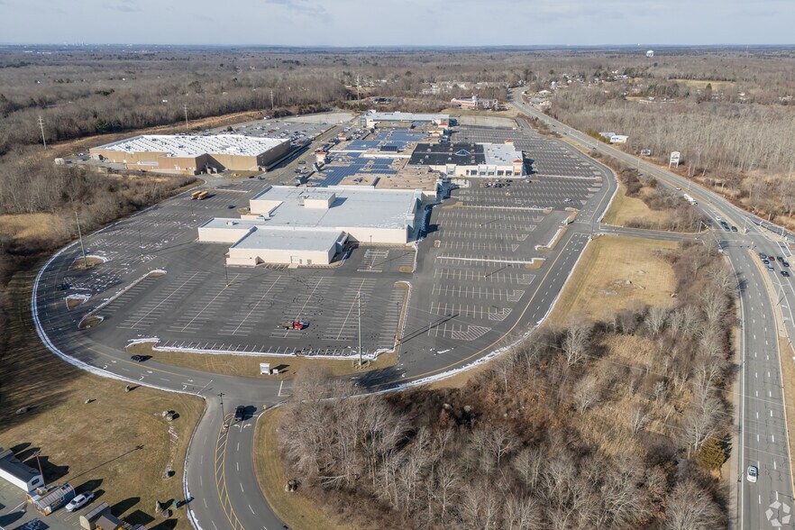 262 Swansea Mall Dr, Swansea, MA à louer - Photo du bâtiment - Image 3 de 8
