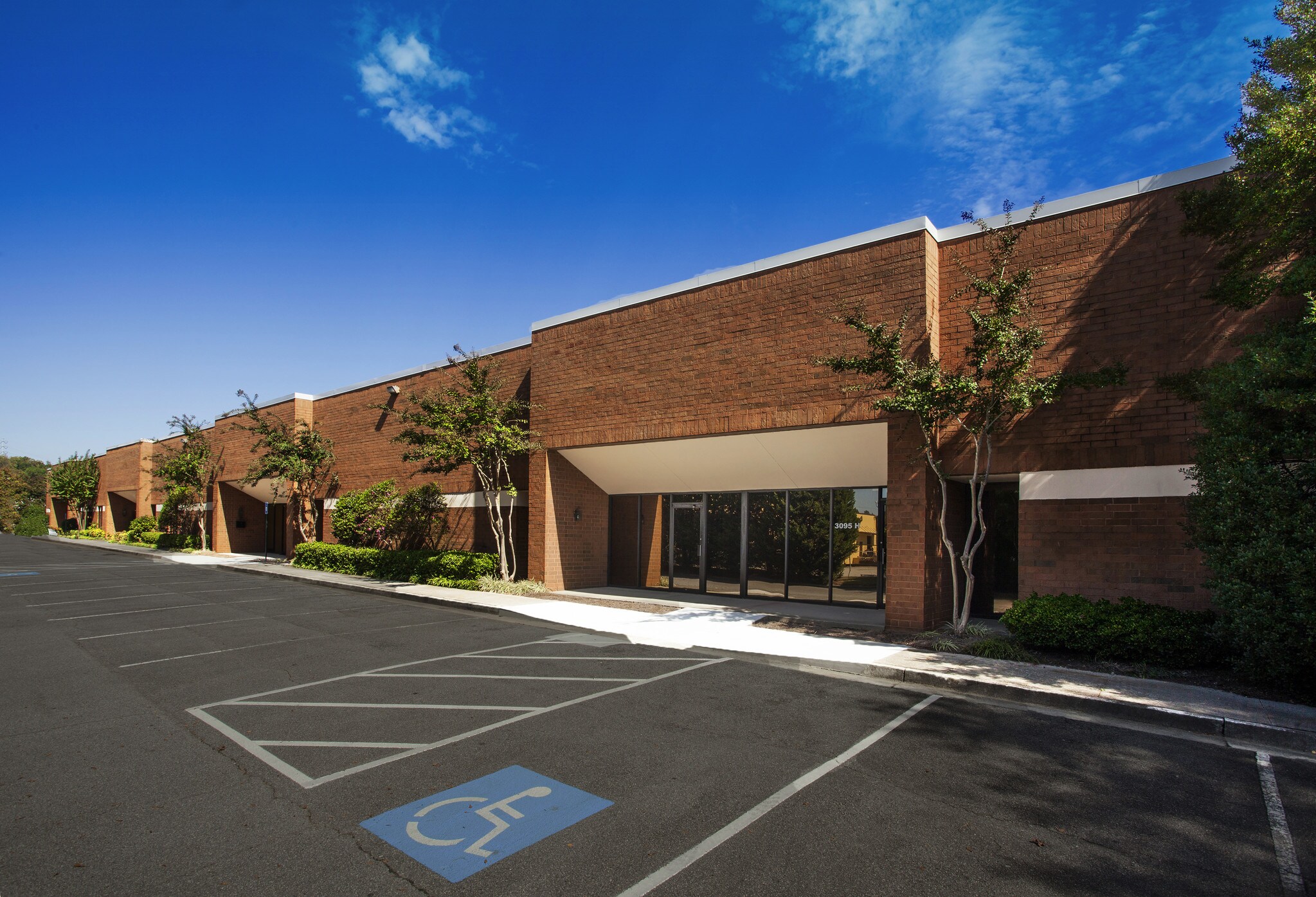 3097 Presidential Dr, Atlanta, GA à louer Photo du bâtiment- Image 1 de 8