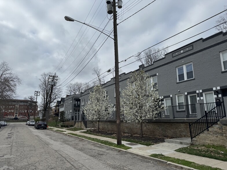 2813 Ashland Ave, Cincinnati, OH for sale - Building Photo - Image 3 of 3