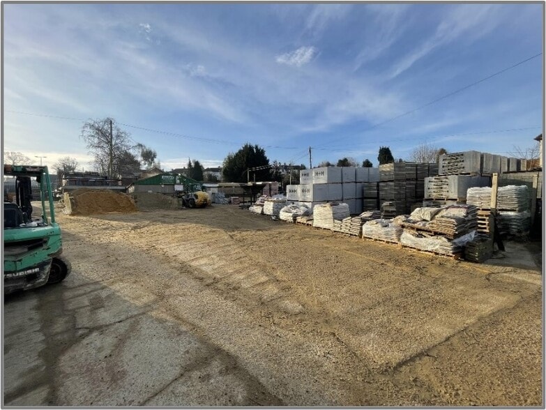 Former Builders Merchants & Car Showroom portfolio of 2 properties for sale on LoopNet.ca - Other - Image 2 of 3
