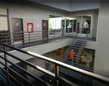 18840-18850 Ventura Blvd, Tarzana, CA à louer - Photo intérieure - Image 3 de 5