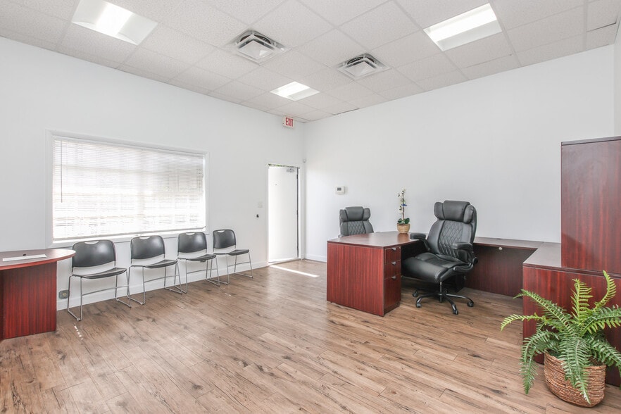 3501 NW 10th Ave, Oakland Park, FL for lease - Building Photo - Image 2 of 16