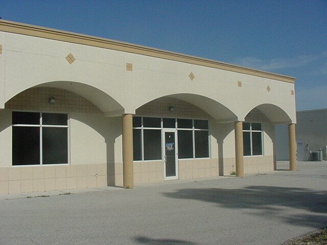 17051 Alico Commerce Ct, Fort Myers, FL à louer - Photo du b timent - Image 2 de 6