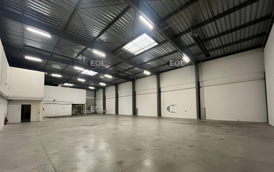 Industrial in Massy for lease - Building Photo - Image 2 of 11