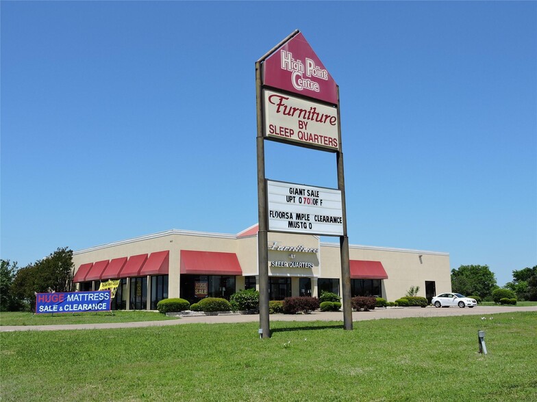 4200 Ennis Pky, Ennis, TX à louer - Photo du bâtiment - Image 1 de 8