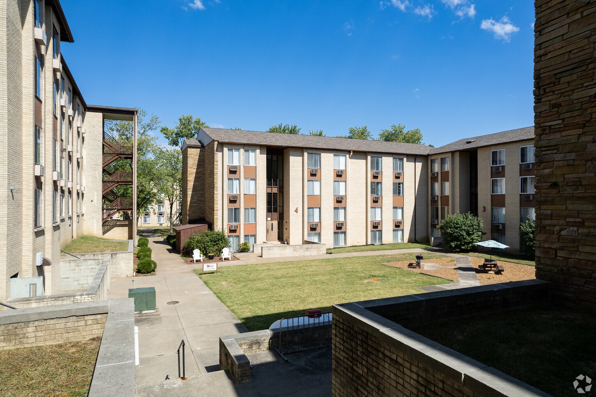 1207 S Wall St, Carbondale, IL for sale Primary Photo- Image 1 of 25