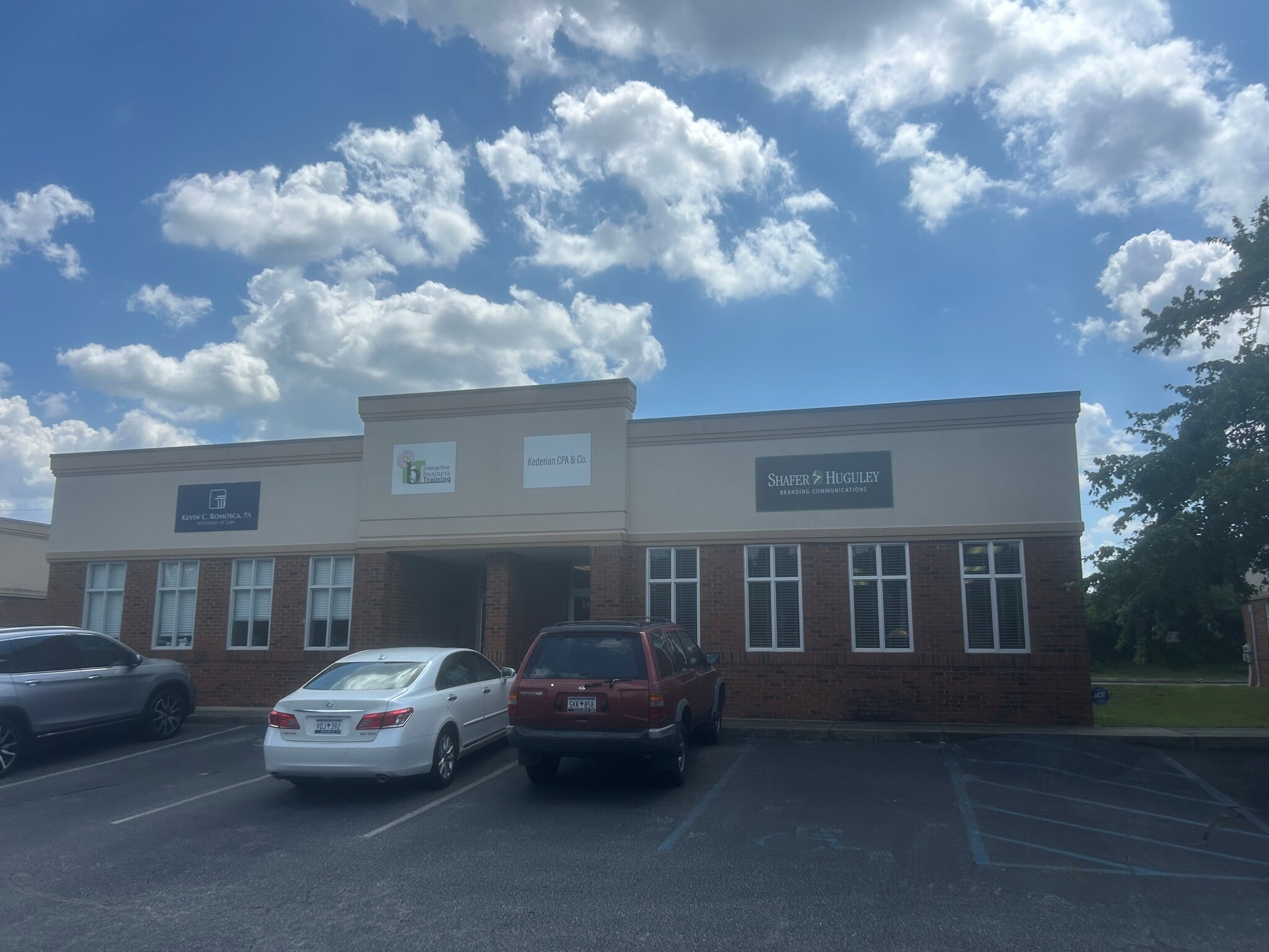 301 Halton Rd, Greenville, SC for lease Primary Photo- Image 1 of 4