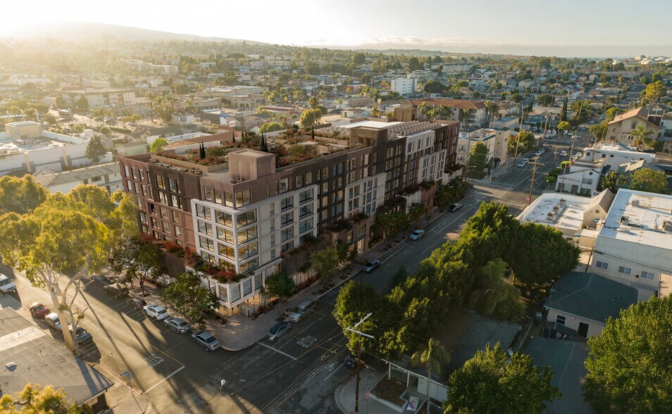 735 S Grand Ave, San Pedro, CA à vendre - Photo du bâtiment - Image 2 de 5