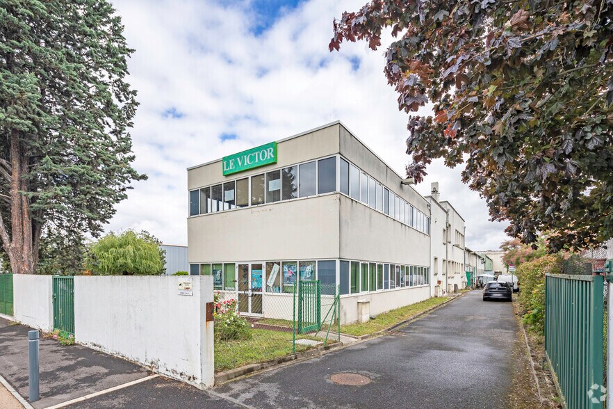 Chaussee Jules Cesar, Beauchamp for lease - Building Photo - Image 2 of 2