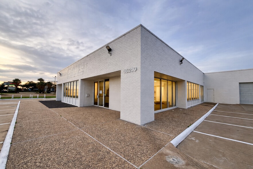 16210 Clay Rd, Houston, TX for lease - Building Photo - Image 2 of 92