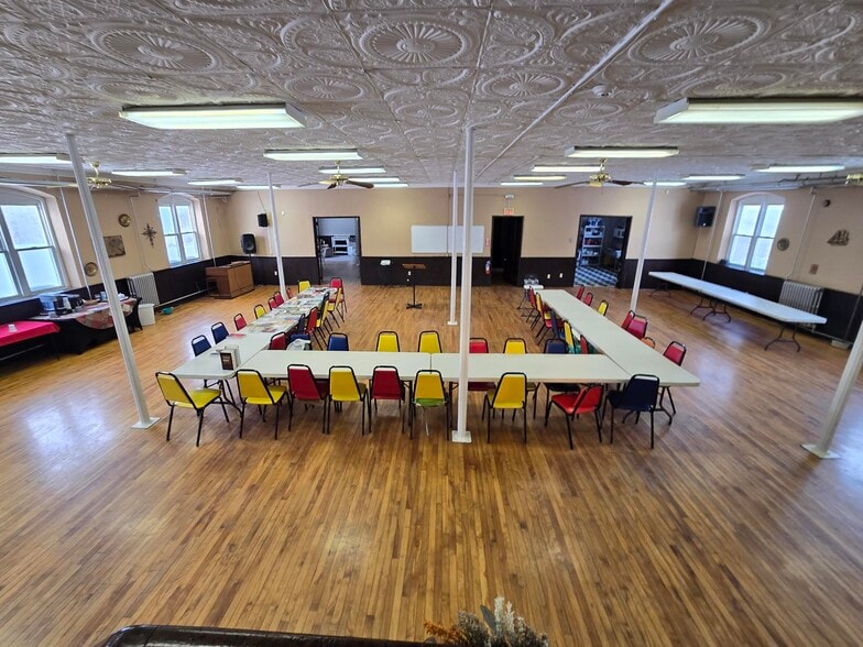 386 Main St, New York Mills, NY à vendre - Photo du bâtiment - Image 3 de 4