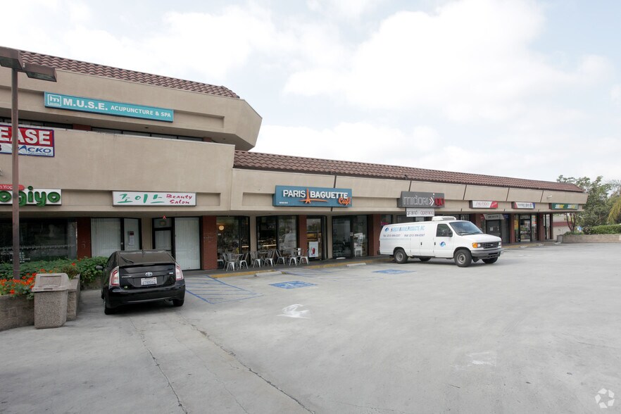 818 N Pacific Ave, Glendale, CA à louer - Photo du bâtiment - Image 3 de 31