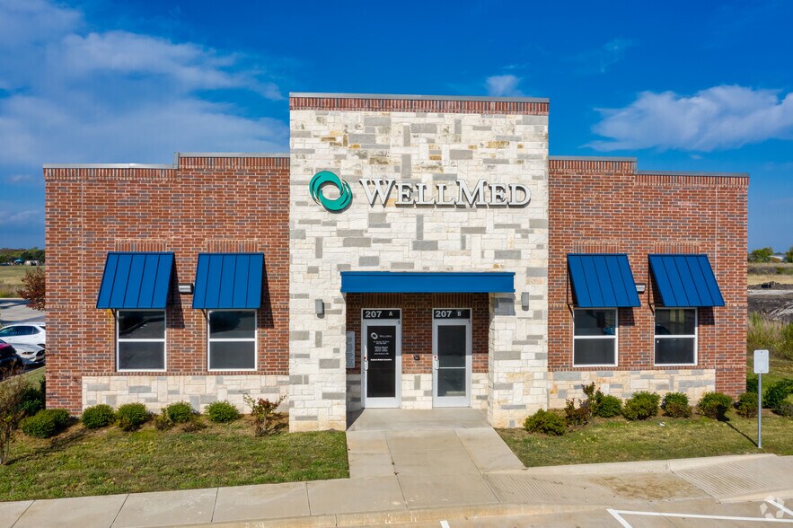 207 S FM 548, Forney, TX à louer - Photo du bâtiment - Image 2 de 4