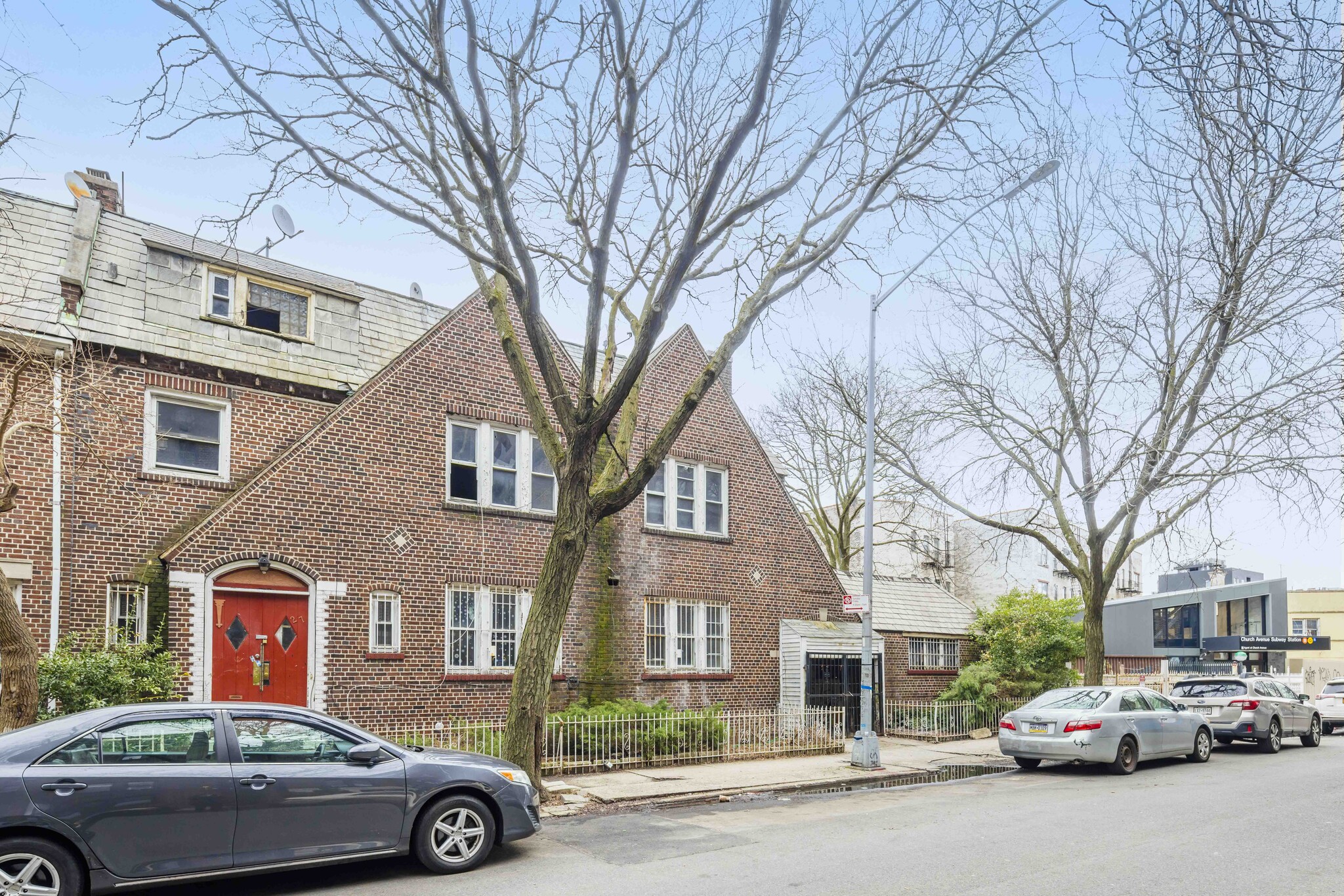 27 E 18th St, Brooklyn, NY for sale Primary Photo- Image 1 of 12