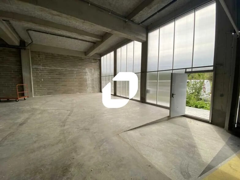 Flex in Bordeaux for lease - Building Photo - Image 3 of 5