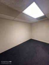 1900 NE Division St, Bend, OR for lease Interior Photo- Image 2 of 10