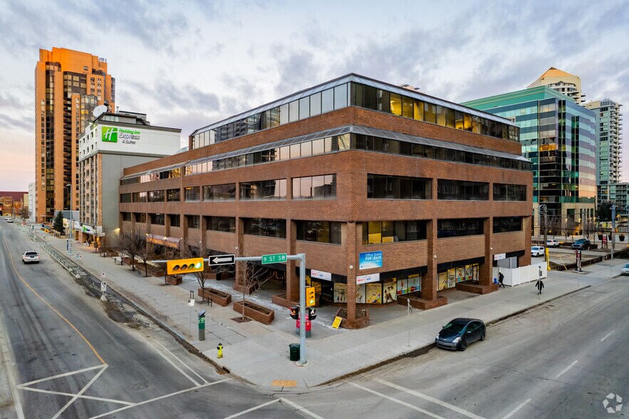 1000 8th Ave SW, Calgary, AB à vendre - Photo principale - Image 1 de 1