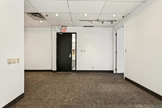 12905 Rue Sherbrooke E, Montréal, QC à louer Photo intérieure- Image 1 de 8