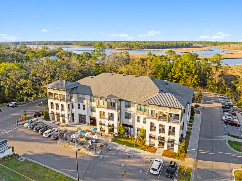 2501 Bienville Blvd, Ocean Springs, MS à vendre - Photo principale - Image 1 de 7