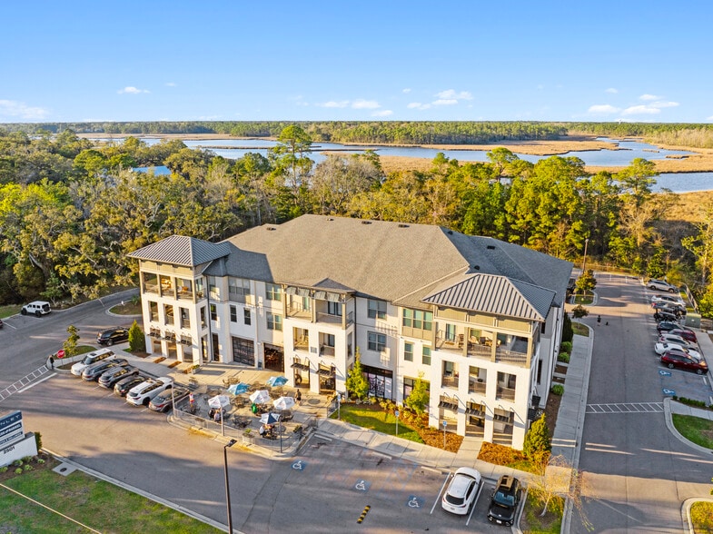 2501 Bienville Blvd, Ocean Springs, MS for sale - Primary Photo - Image 1 of 7