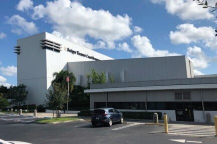 760 NW Enterprise Dr, Port Saint Lucie, FL à louer - Photo du bâtiment - Image 3 de 3