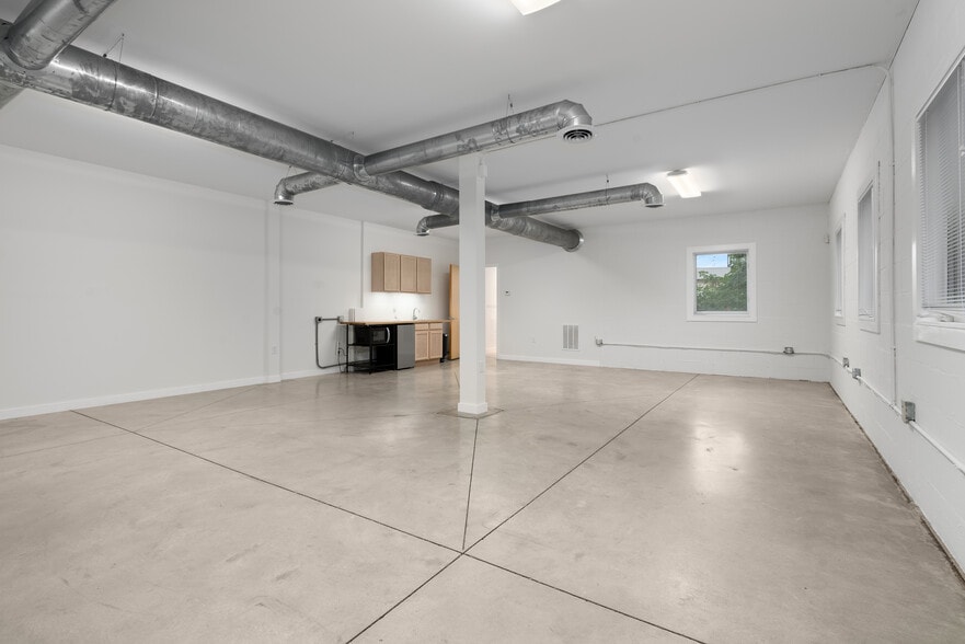 2035 Manchester St NE, Atlanta, GA for lease - Interior Photo - Image 2 of 28