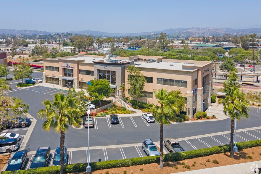 810-890 W Valley Pky, Escondido, CA à louer - Aérien - Image 3 de 5