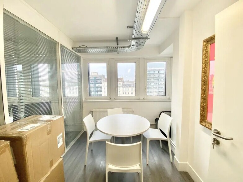 Bureau dans Neuilly-sur-Seine à louer - Photo du bâtiment - Image 2 de 7