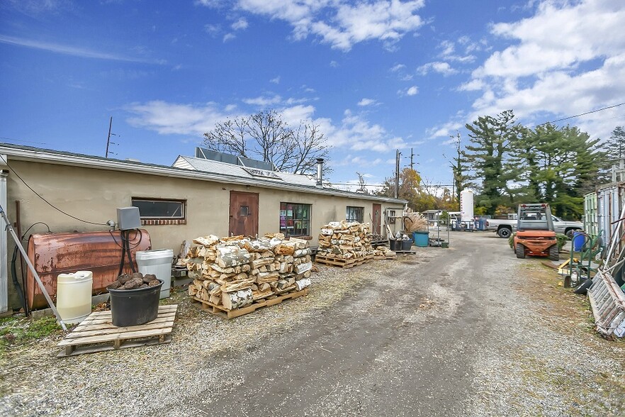 42 Hempstead Tpke, Farmingdale, NY for sale - Building Photo - Image 3 of 10