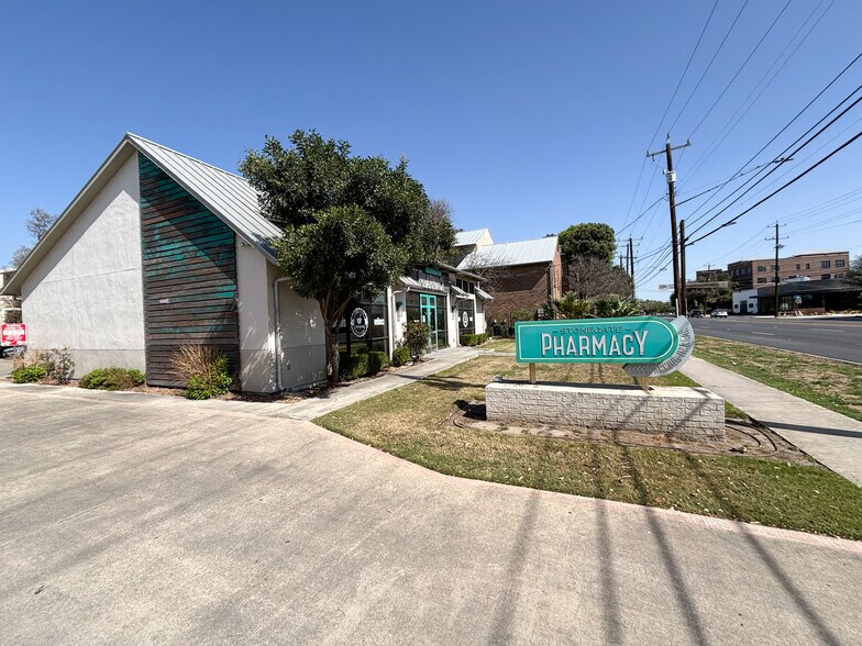 2515 Broadway St, San Antonio, TX à louer - Photo du bâtiment - Image 2 de 4