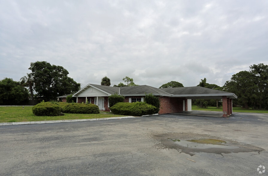 5827 14th St, Bradenton, FL à vendre - Photo du bâtiment - Image 2 de 6