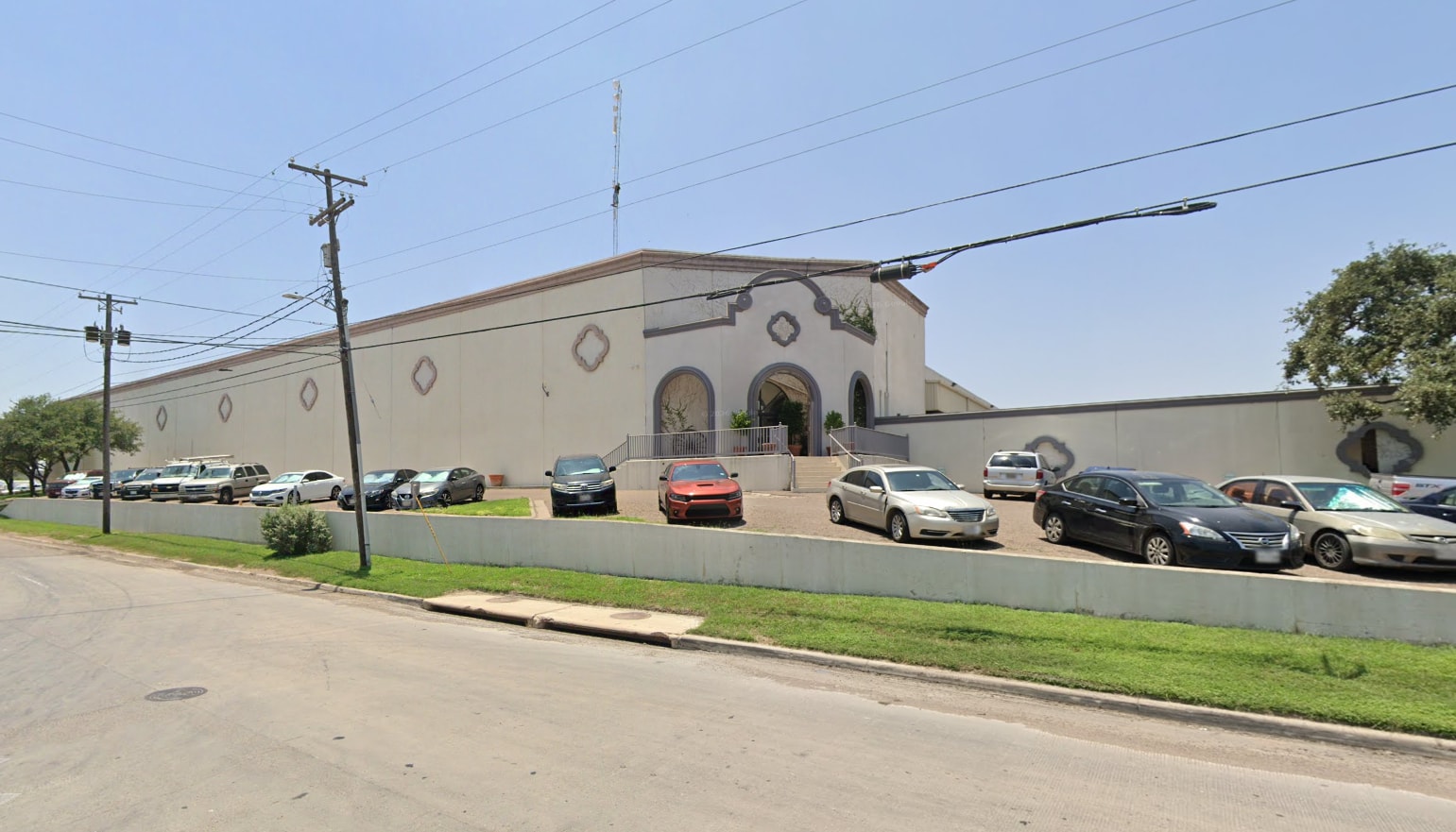13704 N Unitec Dr, Laredo, TX for lease Interior Photo- Image 1 of 2