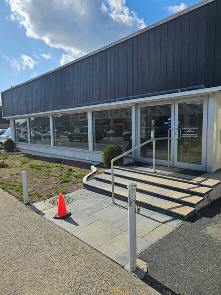 105 Northern Blvd, Great Neck, NY à louer - Photo du bâtiment - Image 3 de 5