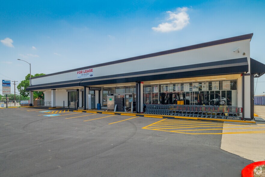 1568 Austin Hwy, San Antonio, TX à louer - Photo du bâtiment - Image 1 de 11