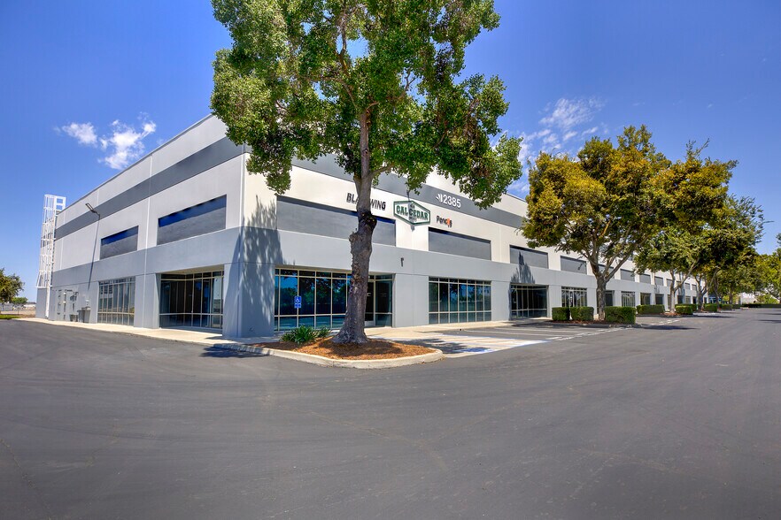 2385 Arch-Airport Rd, Stockton, CA à louer - Photo du bâtiment - Image 2 de 4