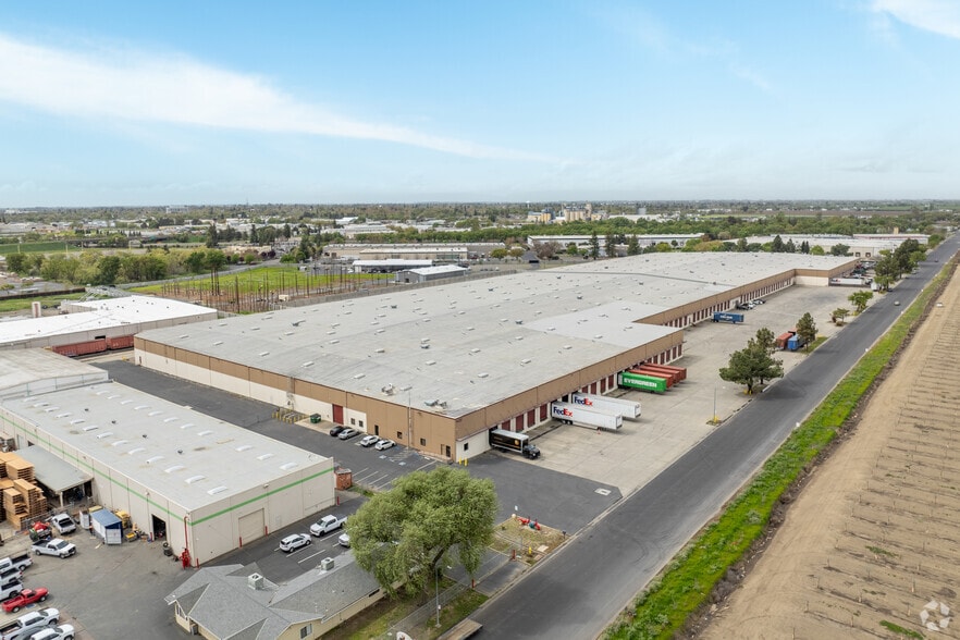 1400 Churchill Downs Ave, Woodland, CA for lease - Aerial - Image 2 of 14
