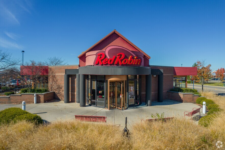 3977 Morse Crossing, Columbus, OH à vendre - Photo du bâtiment - Image 2 de 10