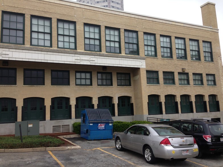 627 Main St, Worcester, MA à louer - Photo du bâtiment - Image 2 de 3