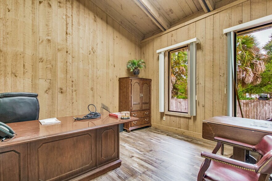 725 S J St, Pensacola, FL à vendre - Photo du bâtiment - Image 2 de 104