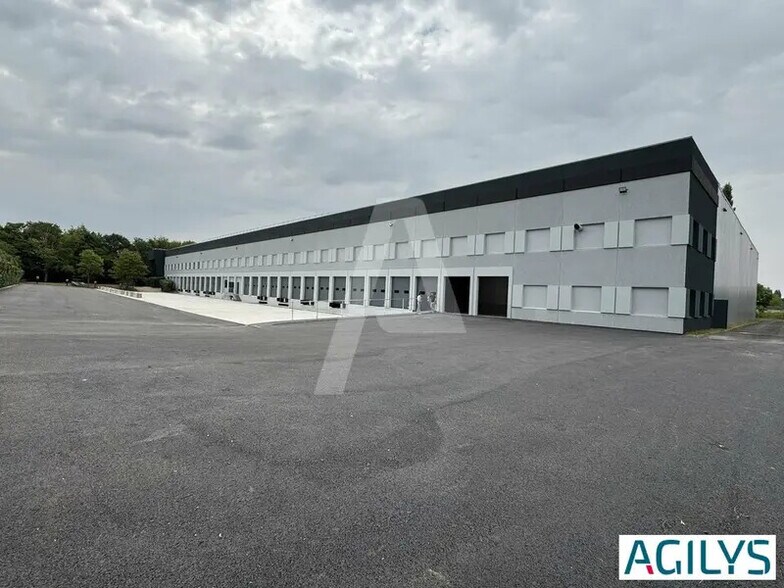 27 Rue Des Cerisiers, Lisses à louer - Photo du bâtiment - Image 3 de 7