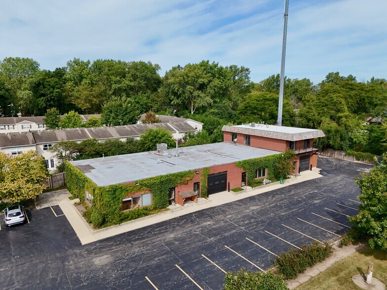 100 N Skokie Hwy, Lake Bluff, IL à louer - Photo du bâtiment - Image 1 de 6