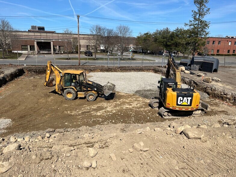 116 Lundquist Dr, Braintree, MA à louer - Photo du bâtiment - Image 3 de 7