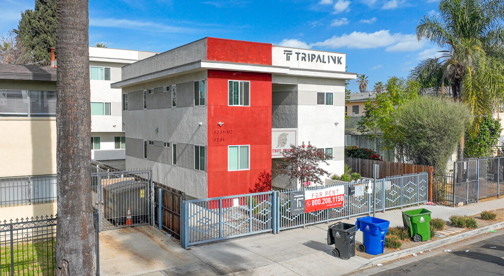 USC STUDENT HOUSING PORTFOLIO| 6.35% CAP portefeuille de 3 propriétés à vendre sur LoopNet.ca - Photo du bâtiment - Image 1 de 59