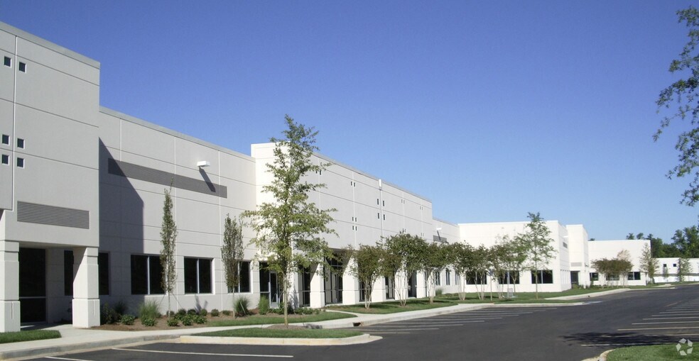 2408 Tech Center Pky, Buford, GA à louer - Photo du bâtiment - Image 3 de 4